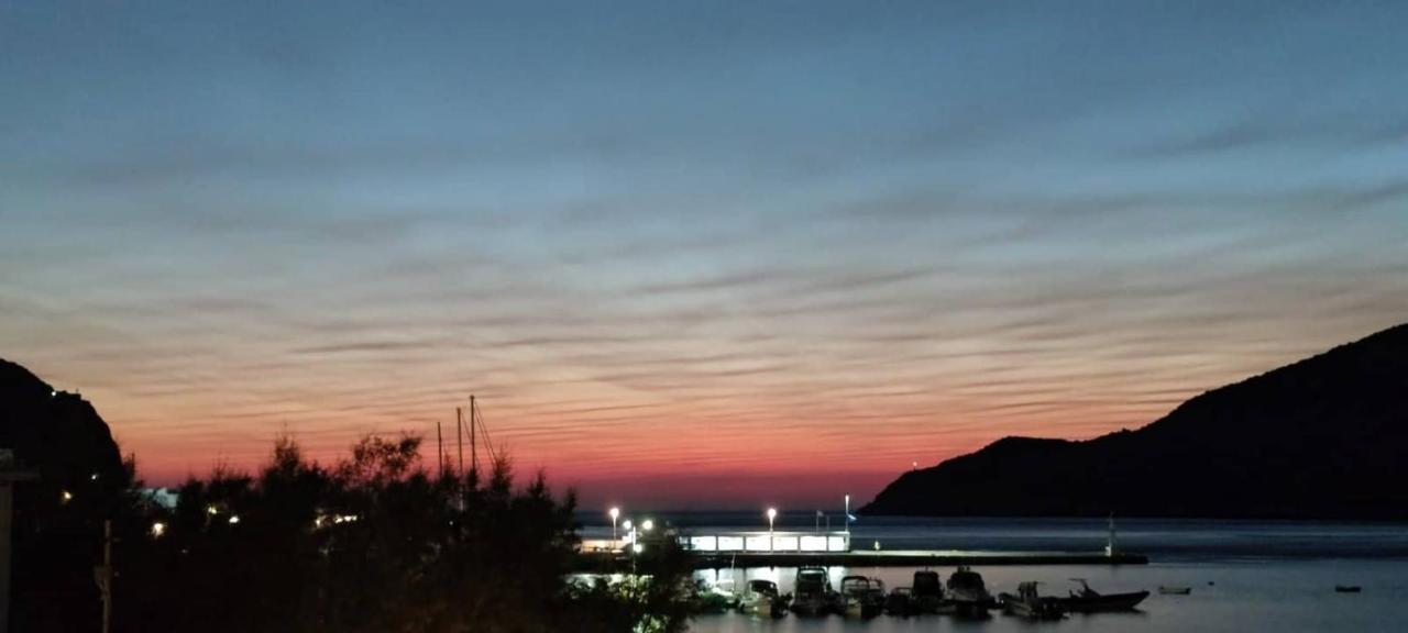 Μοναδική εξοχική κατοικία στην παραλία των Καμαρών Καμάρες Εξωτερικό φωτογραφία